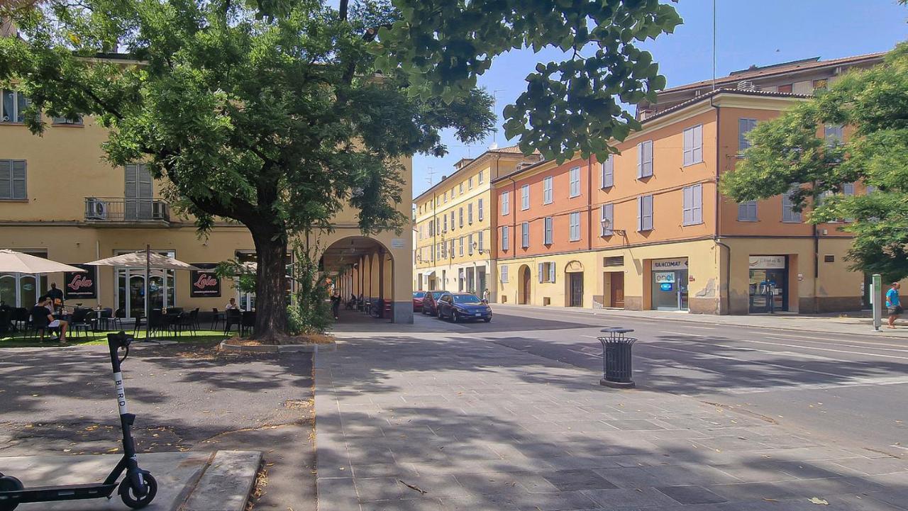 Alle Porte Del Centro - Guest House - Reggio Emilia - Ingresso Centro Storico - Parcheggio Gratuito Dış mekan fotoğraf